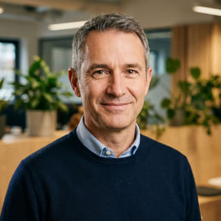 Profile image showing James Mitchell, listed as Chief Executive Officer at Valor Fondstein